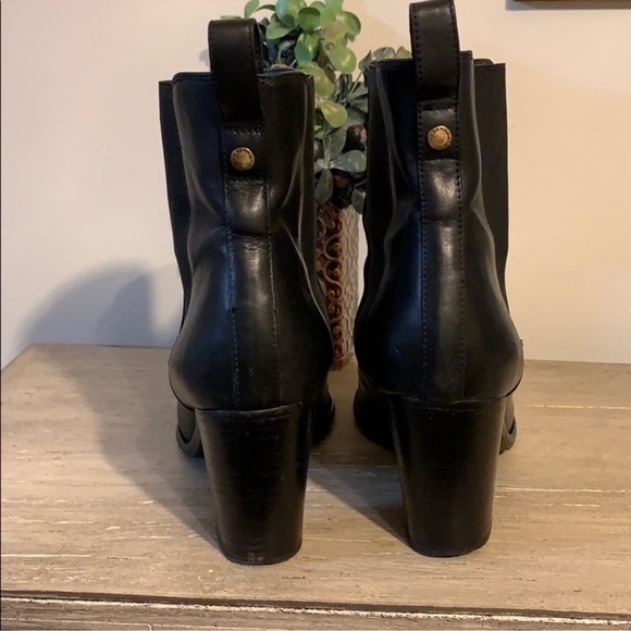 Authentic Burberry  Blk Leather Ankle Boot - Picture 5 of 8
